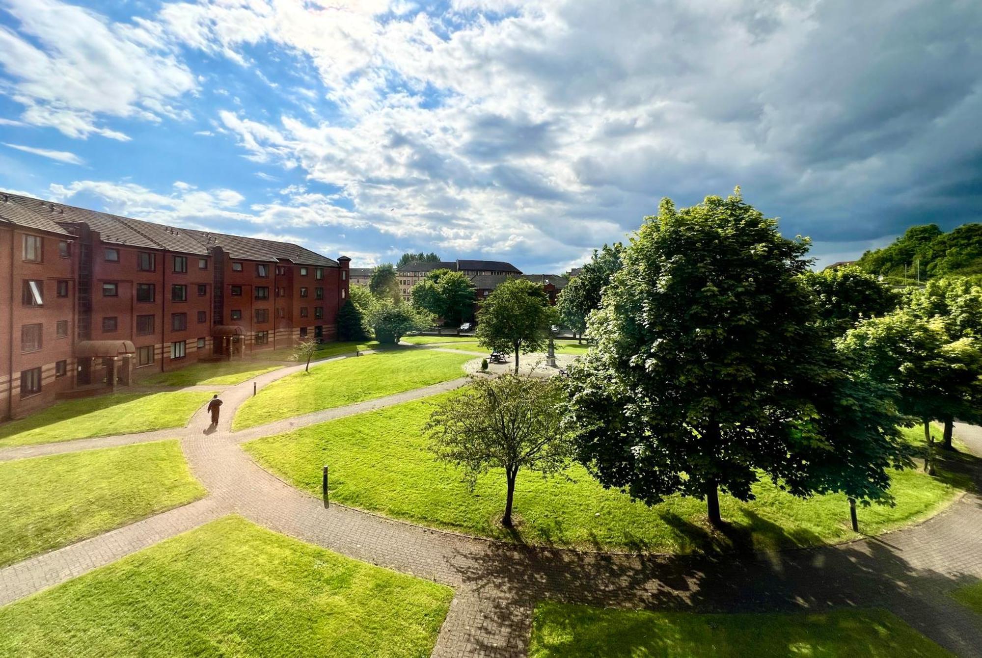 Spacious 2 Bed-Flat In Glasgow City - Free Parking Exterior foto